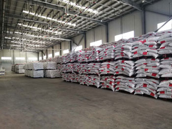 纏繞膜用料堆放倉(cāng)庫(kù)